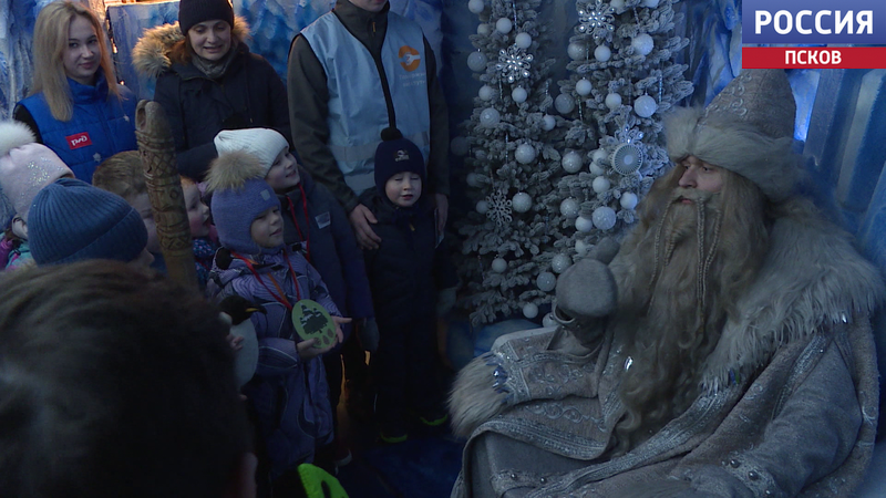 Поезд Деда Мороза скоро порадует жителей города Дно и Великих Лук