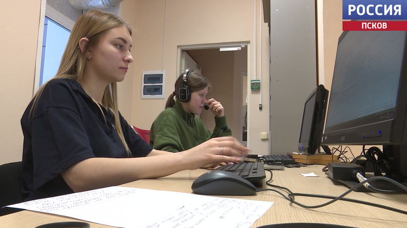 Более 700 звонков уже поступило на Прямую линии с Михаилом Ведерниковым