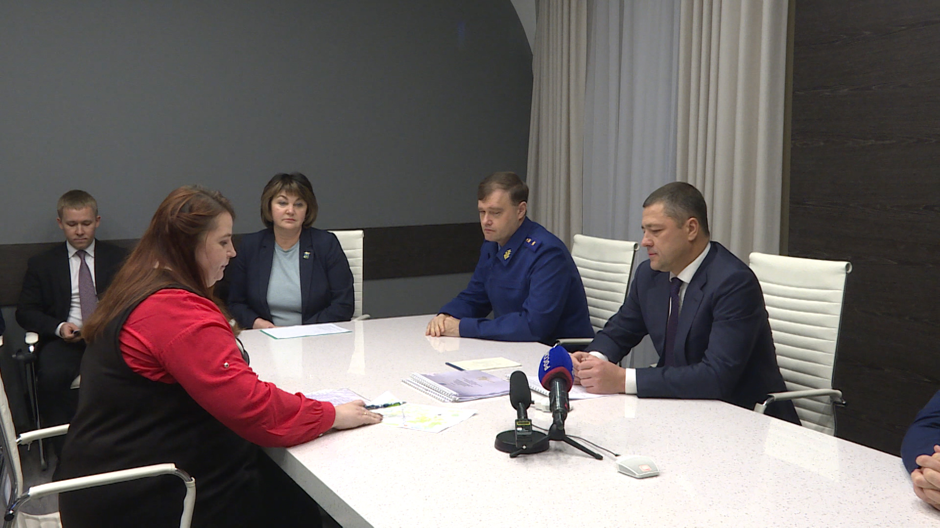 Напрямую к губернатору. С какими просьбами обратились жители к Михаилу Ведерникову? 