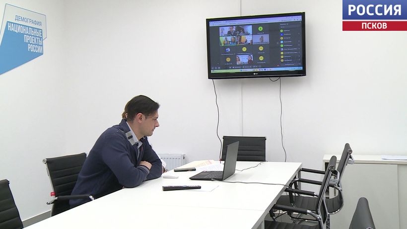 Псковский кадровый центр поделился опытом создания женского клуба с коллегами из Запорожской области