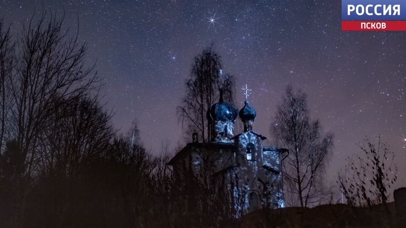 Астроном-любитель Петр Митрофановой показал космические пейзажи над деревней Гривы