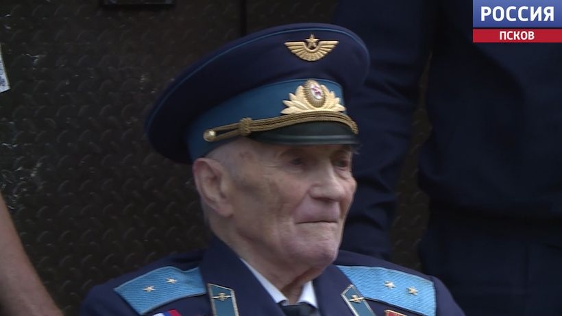 На 101-м году жизни скончался старейший десантник России, ветеран Великой Отечественной, Почетный гражданин города Пскова Георгий Данилович Давыдов. Новости Пскова и Псковской области. Вести-Псков На 101-м году жизни скончался ветеран Великой Отечественной войны и почетный гражданин Пскова Георгий Давыдов
