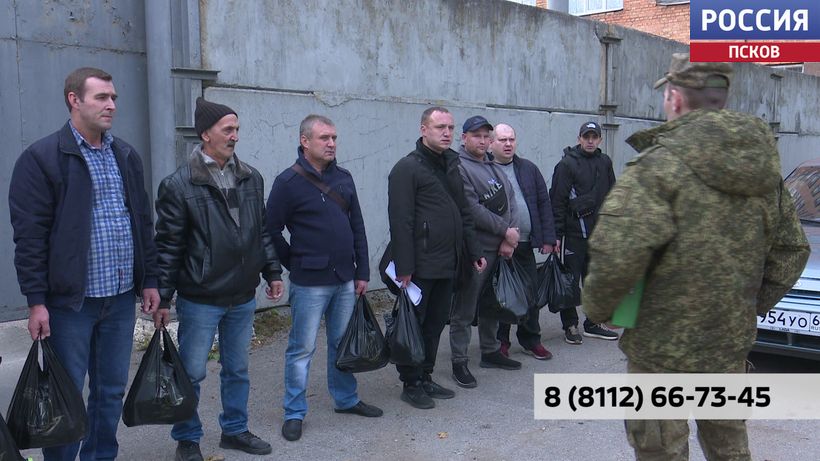 Группа добровольцев из Псковской области отправилась на службу в зону СВО