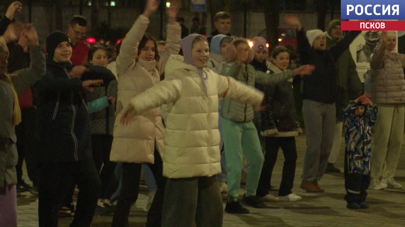 Семейные соревнования. Ученики 29-й гимназии и их родители приняли участие в спортивно-краеведческой игре "Дорогами Победы"