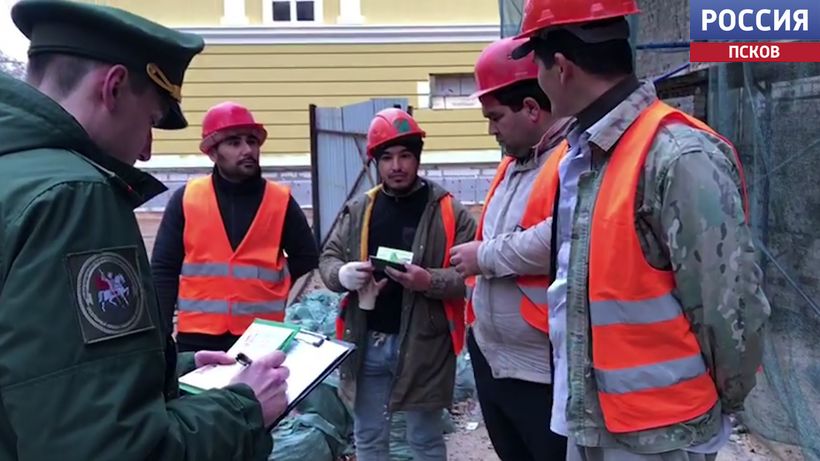 Следователи проверили стройплощадки Пскова: пять мигрантов уклонились от постановки на воинский учет