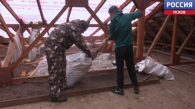 Начался капремонт крыши в доме 125 Псковского военного городка