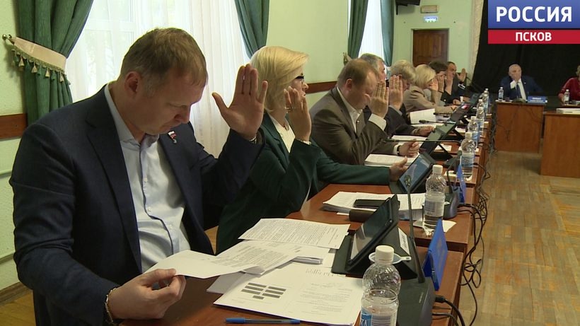 Рост числа ТОСов и исполнение бюджета обсудили на сессии Псковской городской Думы
