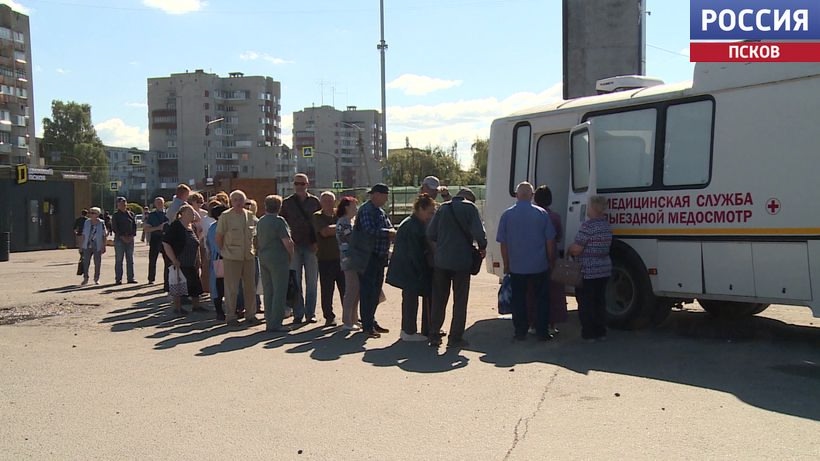 Псковичи могут сделать прививку от гриппа в мобильном ФАПе у торгового центра на Коммунальной