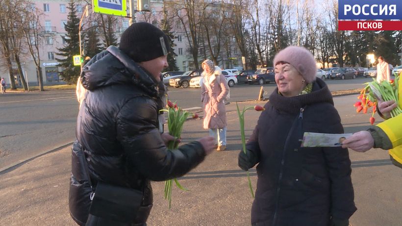 Тысяча тюльпанов от Олега Брячка: Депутат поздравил псковичек с 8 Марта