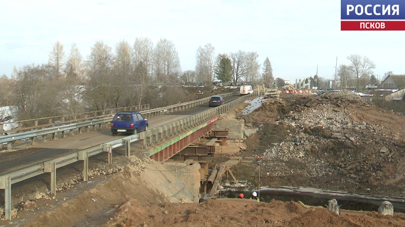 В Порховском районе возводят новый мост через Полонку