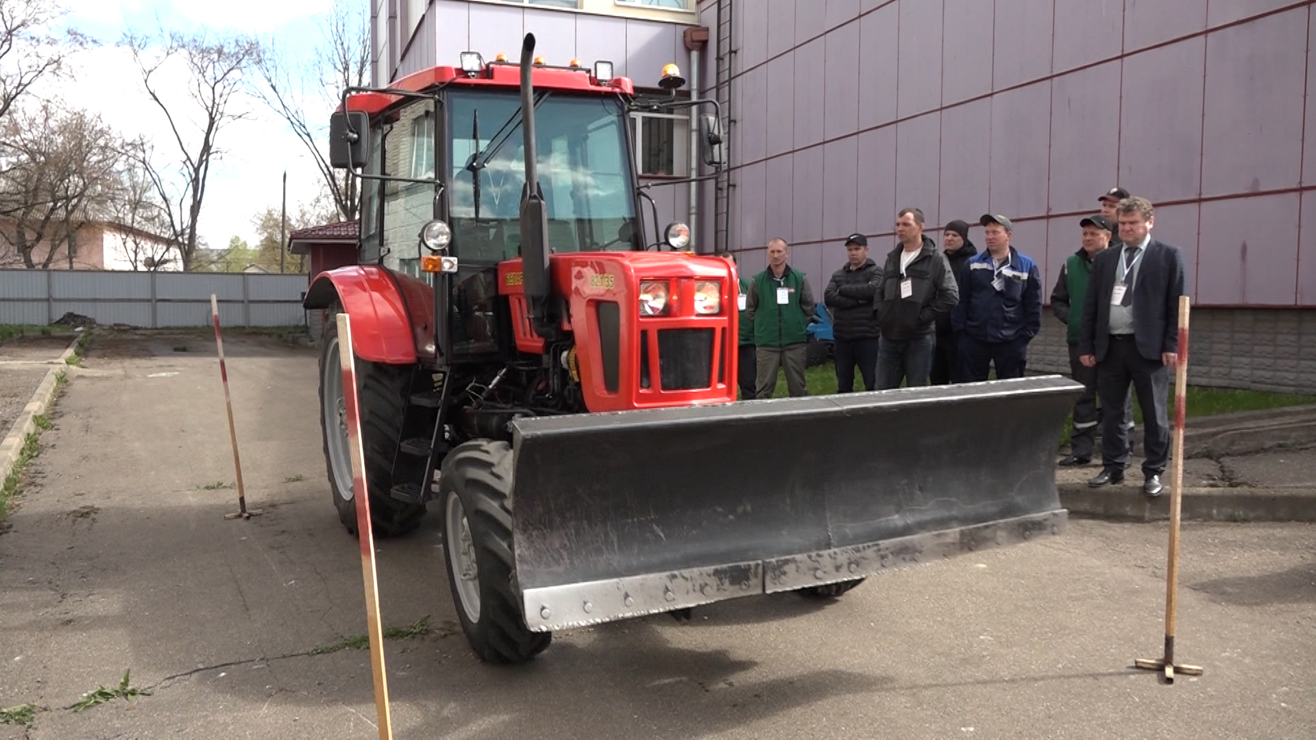 Под силу ли девушкам профессия механизатора? Репортаж Ларисы Чуриковой с конкурса профессионального мастерства в Великих Луках