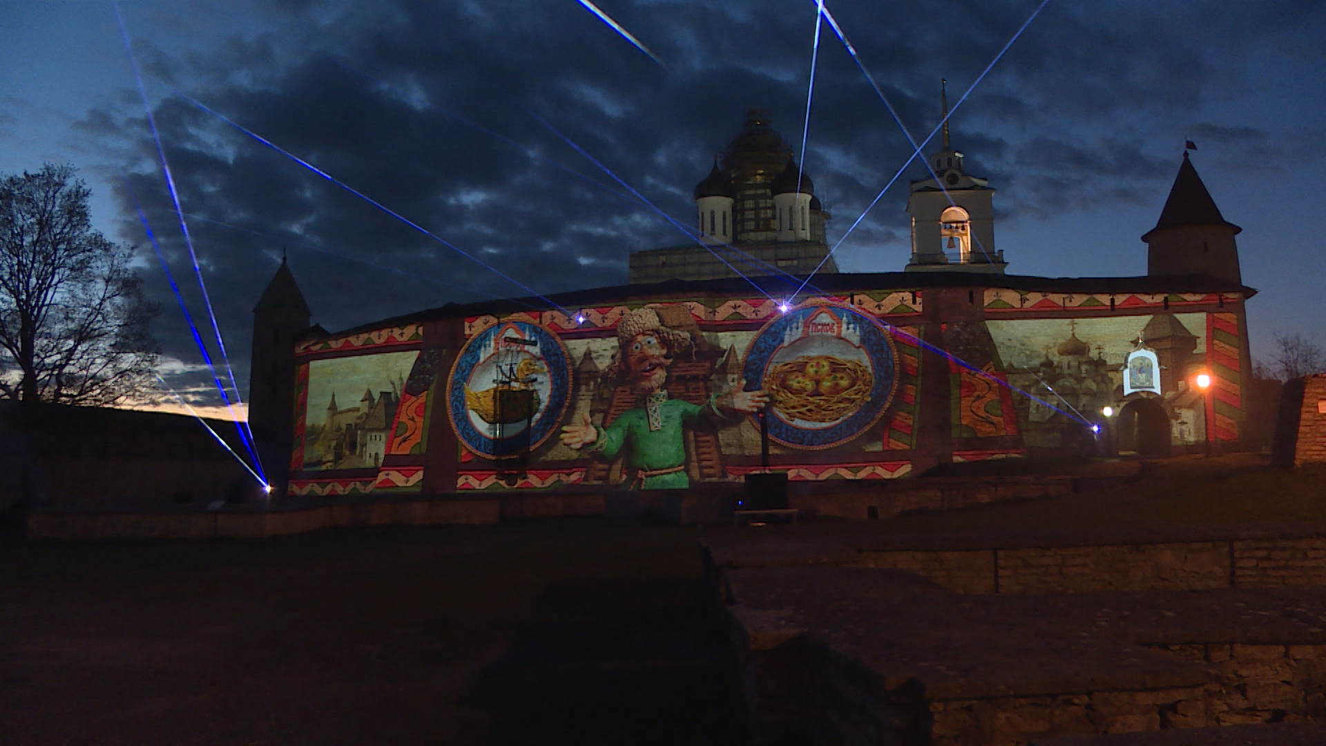 "Сказки народов России" будут показывать на стене Довмонтова города до 8 мая