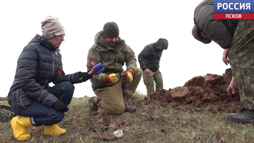 Подняты останки 30 бойцов и 13 медальонов: поисковики из пяти регионов восстанавливают историю воздушного тарана под Великими Луками