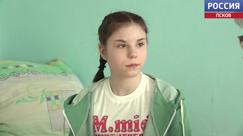 Добрая, отзывчивая, талантливая: шестиклассница Вика мечтает о любящей семье 