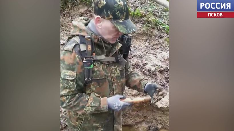 В Себежском районе поисковики обнаружили медаль "За отвагу"