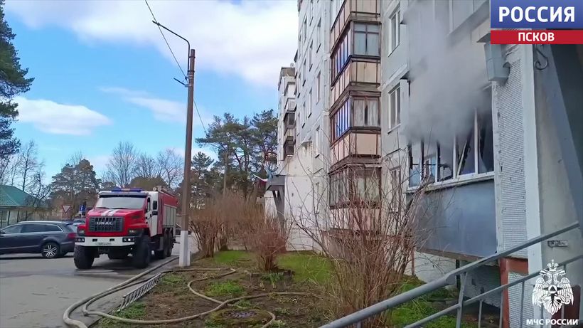 Пожар в Черехе: эвакуированы два человека, выгорела комната