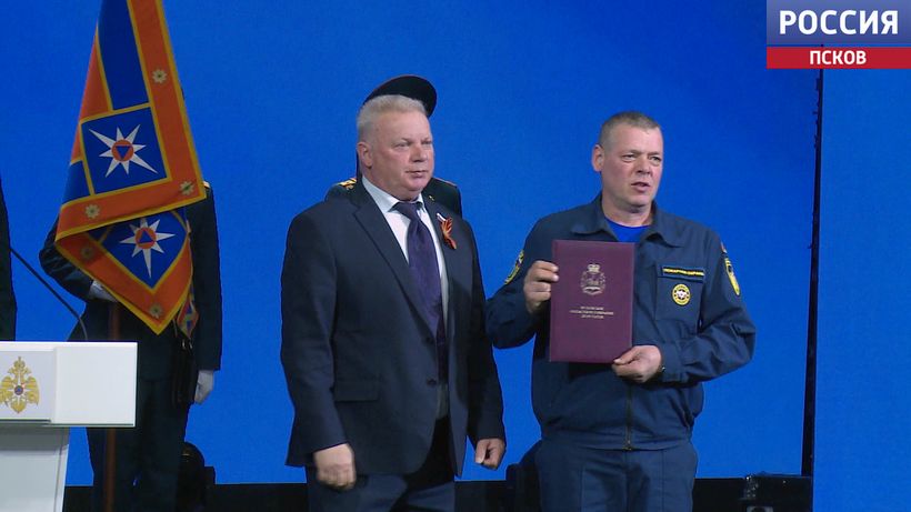 377 лет пожарной охране России. Награды и звания вручили псковским огнеборцам