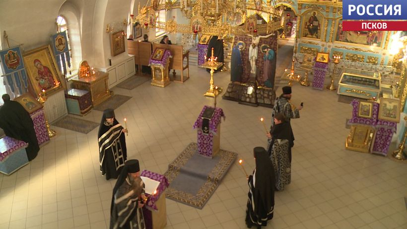 Великая пятница: в Крыпецком монастыре пекут куличи и готовятся к Пасхе, вспоминая страдания Христа