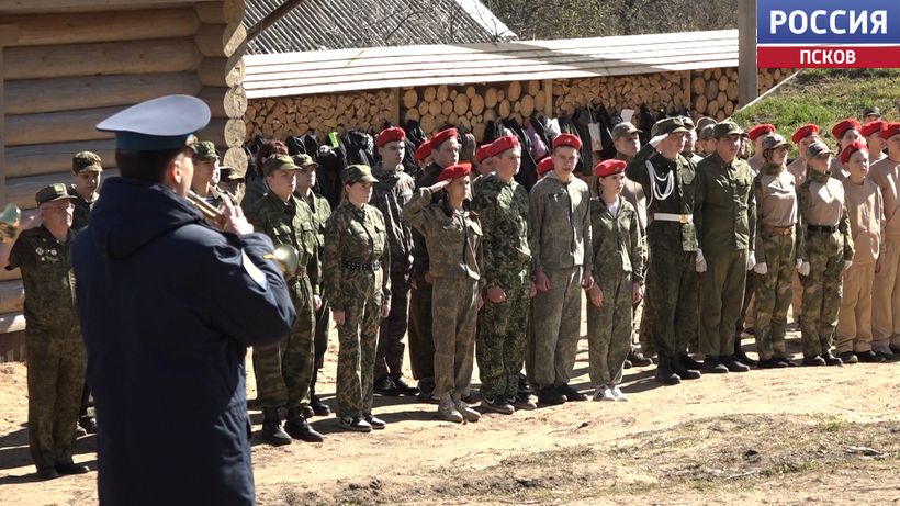 Строевая подготовка, полоса препятствий и доврачебная помощь. В национальном парке "Себежский" прошла "Зарница 2.0"