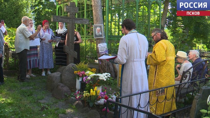 В Пскове почтили память священника Павла Адельгейма и актера Виктора Яковлева