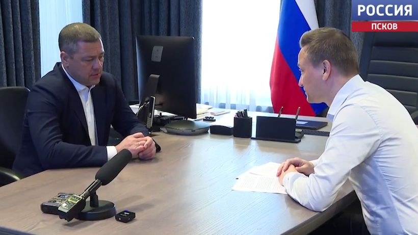 Михаил Ведерников обсудил с министром образования области готовность школ и садов к 1 сентября
