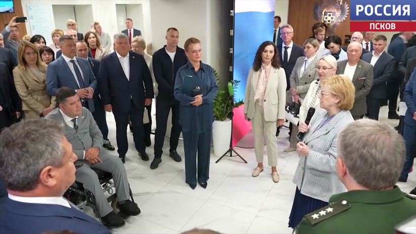 Михаил Ведерников посетил центр реабилитации в Подмосковье, где встретился с раненым бойцом из Псковской области