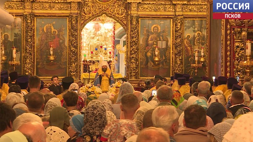 Верующие могут поклониться мощам Спиридона Тримифунтского в Троицком соборе Пскова