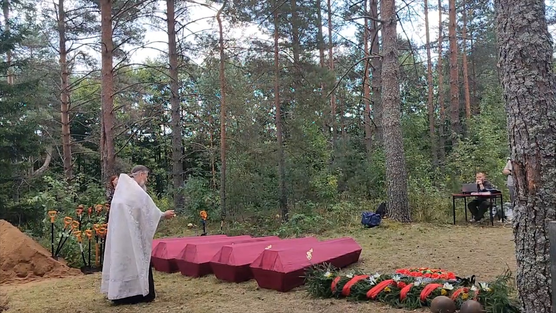 В Невельском районе предали земле останки 46 бойцов Великой Отечественной войны