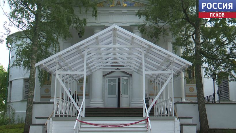 Псково-Печерский монастырь готовится к Успению Пресвятой Богородицы. Обновленные храмы встретят верующих 28 августа
