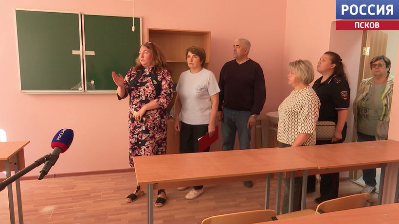 Кровли, санузлы и учительская: что обновили в школах и садах Псковского района