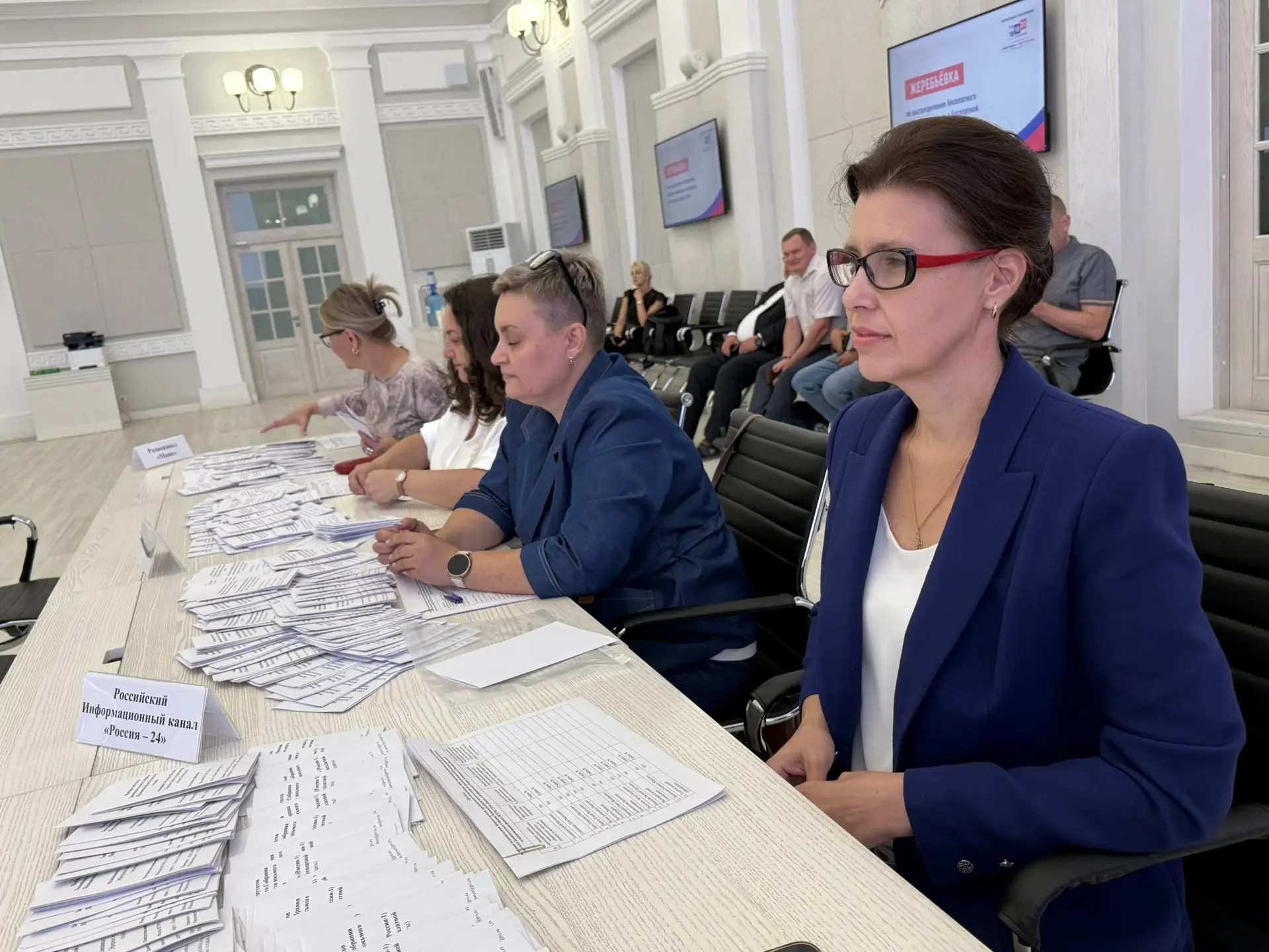 В Пскове прошла жеребьевка по распределению агитационных ресурсов для кандидатов в Заксобрание