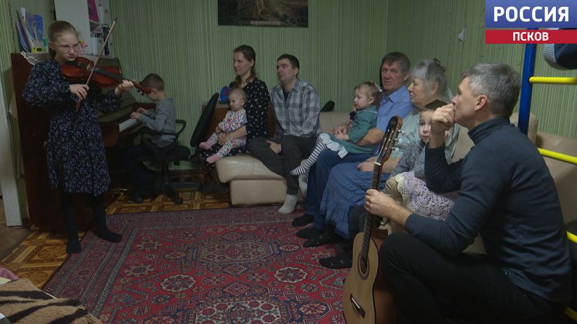 Семья Астаховых принимает участие в полуфинале всероссийского конкурса "Это у нас семейное". "Вести" побывали в гостях