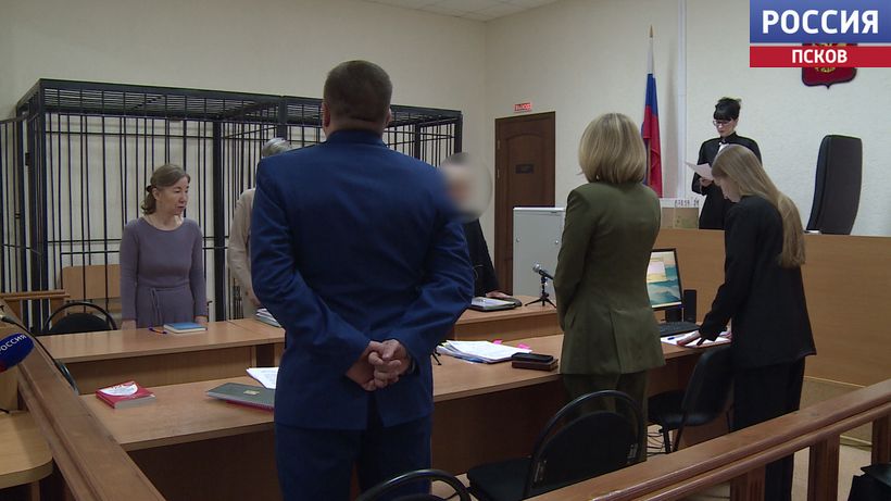 Суд по делу экс-ректора ПсковГУ: рассмотрены письменные доказательства, Наталья Ильина осталась под домашним арестом