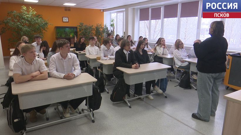 Будущие избиратели познакомились с работой избиркома перед выборами в Госдуму и облсобрание