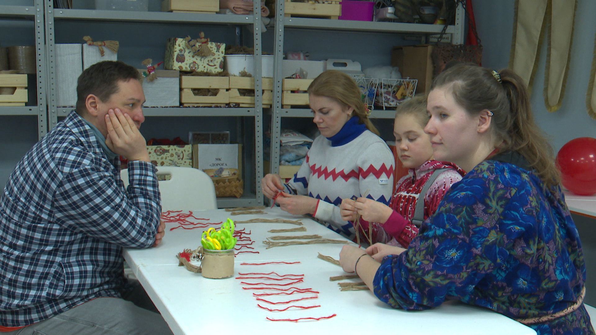 Традиции предков и, конечно, блины. В Псковском музее-заповеднике отметили последний День Масленицы