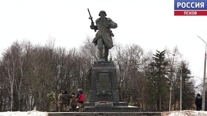 Подвиг Александра Матросова вспоминают сегодня в Локнянском районе