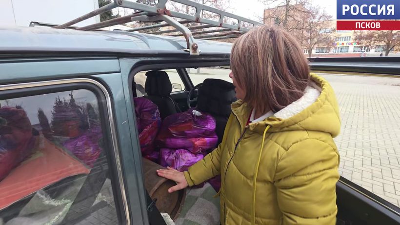 Псковский предприниматель передал внедорожник волонтеру, которая помогает жителям Запорожской области