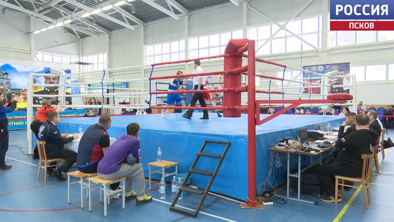 Более 200 спортсменов участвуют в турнире по боксу имени псковского командира ВДВ Дениса Дементьева. "Вести" побывали на первых поединках