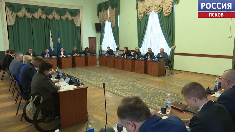 Депутаты Гордумы поддержали присвоение библиотеке имени Тынянова и установку мемориальных досок в Снетогорском монастыре