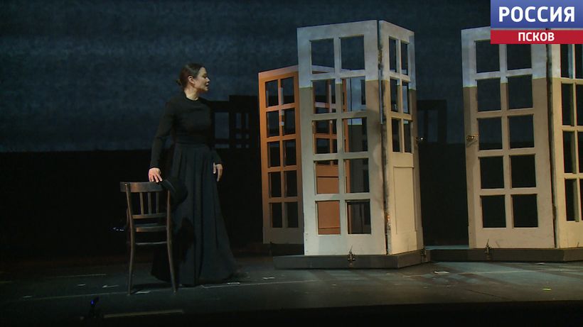 История о настоящих эмоциях. В Пскове сегодня представят спектакль театра Ленсовета "В лучах"