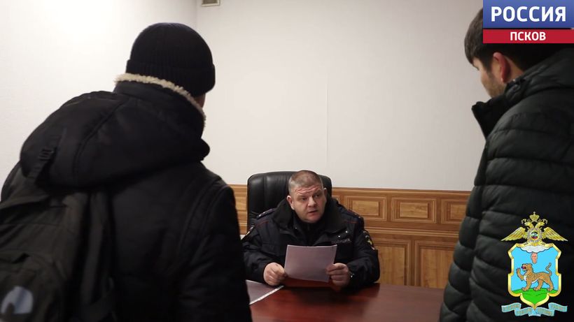 В Пскове выявили фиктивное отцовство - иностранцу аннулировали ВНЖ и выслали 