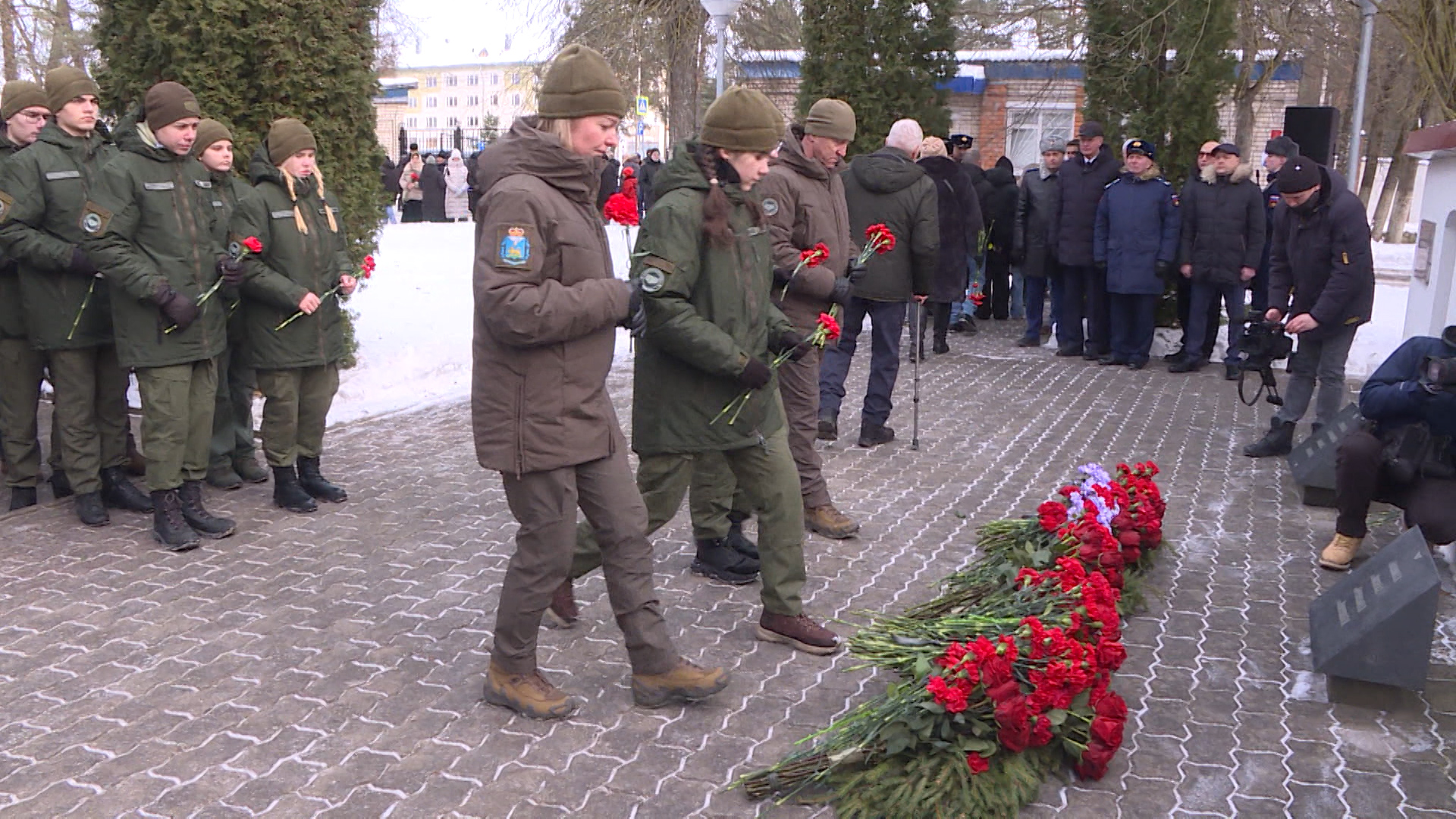 Траурный митинг в память о псковских разведчиках прошел сегодня в Промежицах