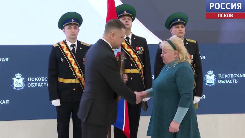 Михаил Ведерников передал семьям погибших на СВО сотрудников Погрануправления ордена Мужества