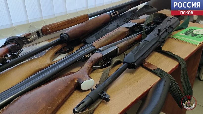 Жители Псковской области передали нашим бойцам в зоне СВО одиннадцать охотничьих ружей