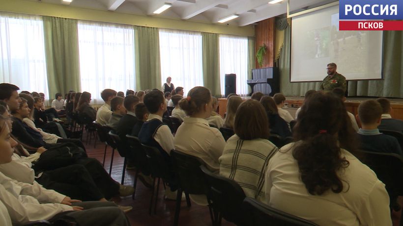 Поисковики "Заставы" провели "Урок мужества" для учеников лицея №20