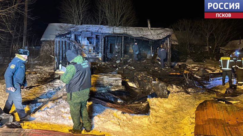 В деревне Глушни Островского района при пожаре погибли женщина и ребенок
