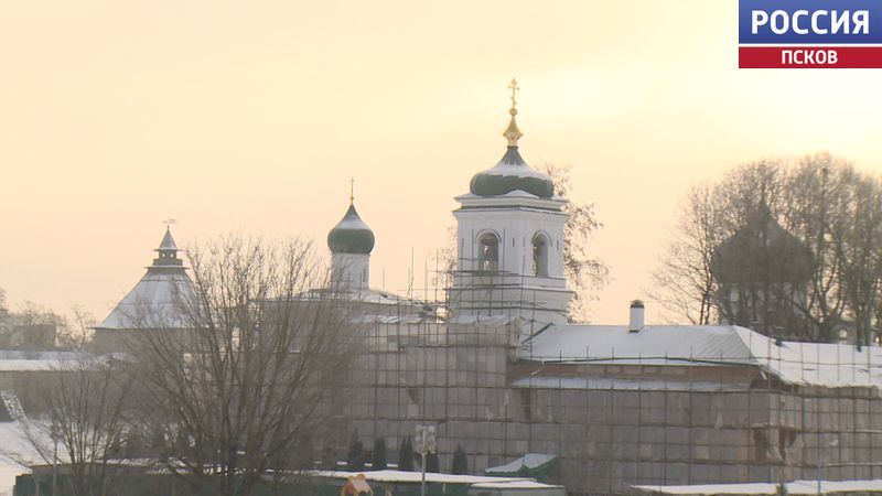 В Пскове продолжают реставрировать Стефановскую церковь в Мирожском монастыре и храм Николы со Усохи. С чем пришлось столкнуться специалистам?