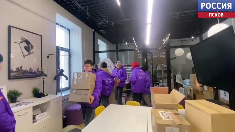 Маскировочные сети, печи и генераторы: псковские добровольцы поддержали бойцов зенитного полка