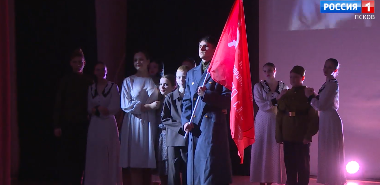 Благотворительный спектакль "Два фронта - одна победа" показали жителям Неелово