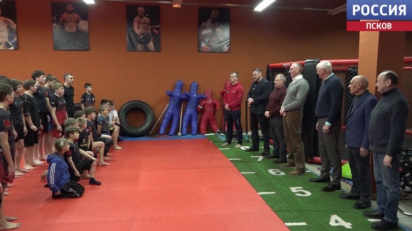 В Великих Луках открыли новый спортивный зал для единоборств
